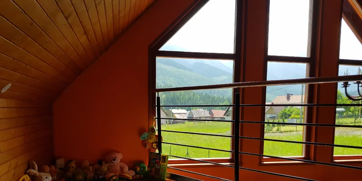 Vykuknite z okna a pokochajte sa výhľadom na lúky a žblnkotajúci potok