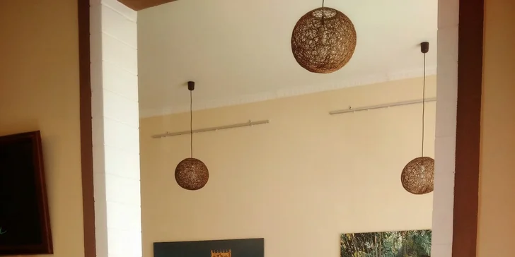 Poseďte v příjemném prostředí vegetariánské restaurace. 