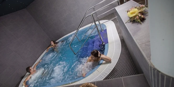 WHIRLPOOL - FORUM ROMANUM WELLNESS (32-35°C, geotermálna voda)