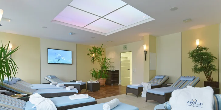 Kromě bazénů a saun nabízí wellness také relaxační zónu.
