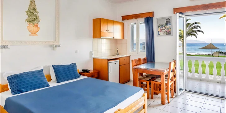 Ubytujete se ve 3* hotelu Marina Bay, který se nachází v klidné lokalitě Skala Mounda.