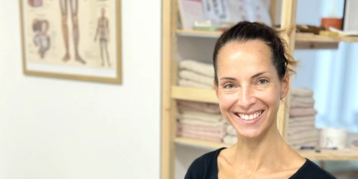 Čeká vás buď intenzivní gua-sha masáž obličeje, nebo dejte přednost pokročilému carbon peelingu.