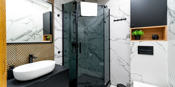 Apartmány majú samostatnú kúpeľňu so sprchovacím kútom.