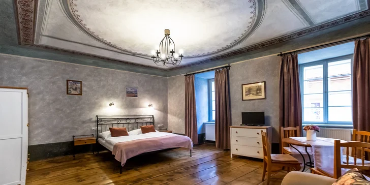 Pobyt v historickém penzionu v srdci Českého Krumlova: snídaně a 10% sleva do restaurace