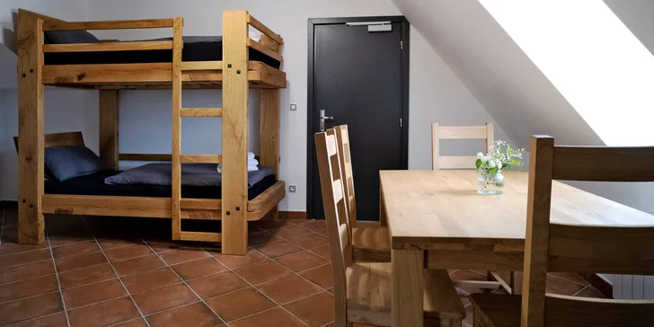 Přijedete ve dvou, nebo vás bude parta sedmi? Užijte si pohodu v romantických pokojích nebo v apartmánech s výhledem.