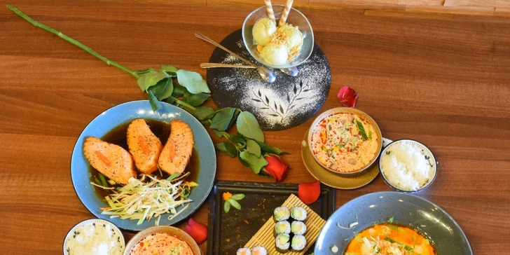 Jako předkrm si dáte sushi, následuje thajská kuřecí polévka a po ní thajské kuřecí žluté kari a losos se sladkou sójovou omáčkou. Chybět nebude ani dezert.