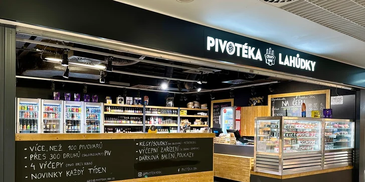 Koupíte si tady také klobásky, nakládané sýry nebo oříšky.
