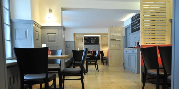 Restauraci najdete v historickém centru Klatov.