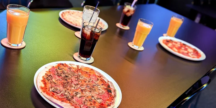 Kromě voucherů na samotnou hru jsou k mání i ty, co vám obstarají občerstvení v podobě pizzy a limonád. 