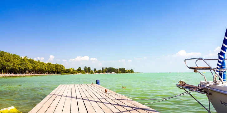 Prístav a pláž v meste Balatonfüred (cca 4 km)