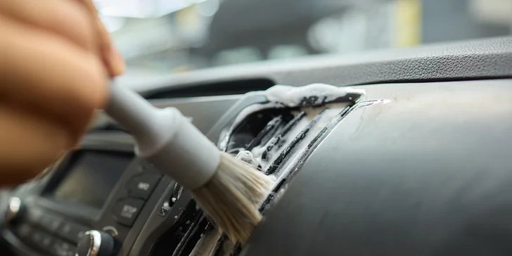 Spoločnosť B&P sa špecializuje na profesionálne čistenie a tepovanie automobilov.