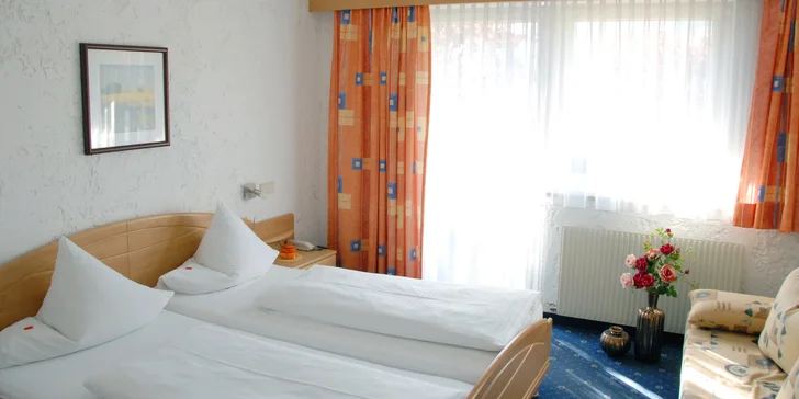 Bývať budete v jedno- až štvorlôžkovej alebo rodinnej izbe.
