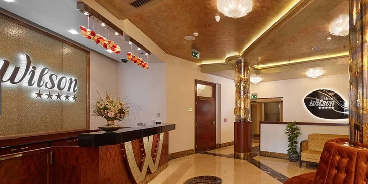 Restaurace je součástí hotelu Occidental a najdete ji v prvním patře.