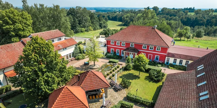 Pobyt na farmě 5 km od Kuksu s farmářskou snídaní i polopenzí a možností pikniku