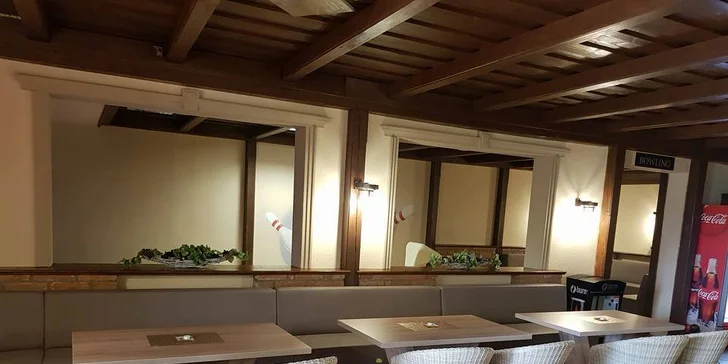V restauraci si každé ráno pochutnáte na servírované nebo bufetové snídani.