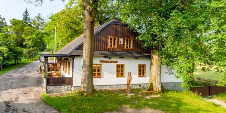 Na čepu je Bernard a Pilsner Urquell, rádi vám tu připraví ale třeba i domácí limonádu. 