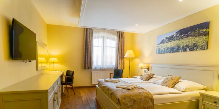 Připraven pro vás bude buď apartmán až pro 4 osoby nebo klasický dvoulůžkový pokoj. 