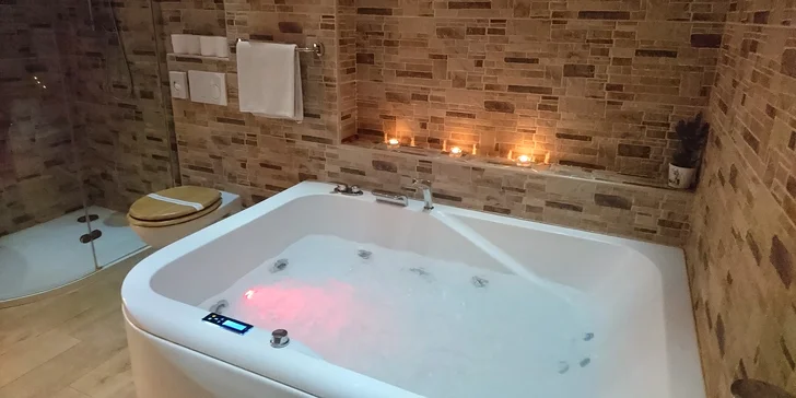 Ubytujete sa v krásnom apartmáne, ktorého súčasťou je infrasauna a vírivka.