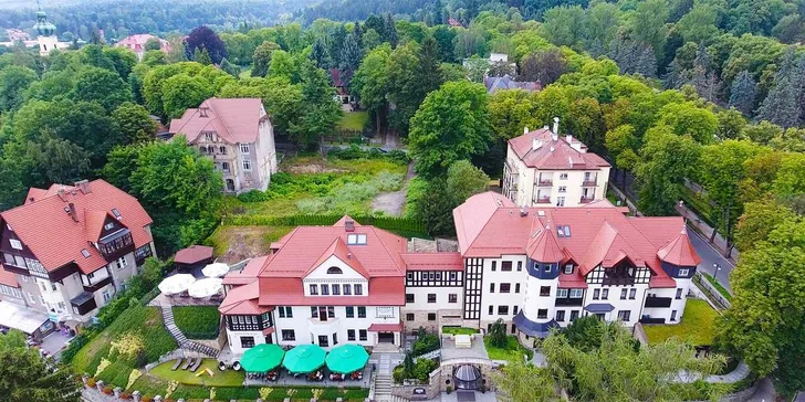 Hotel sídlí v krásné historické budově z 19. století.