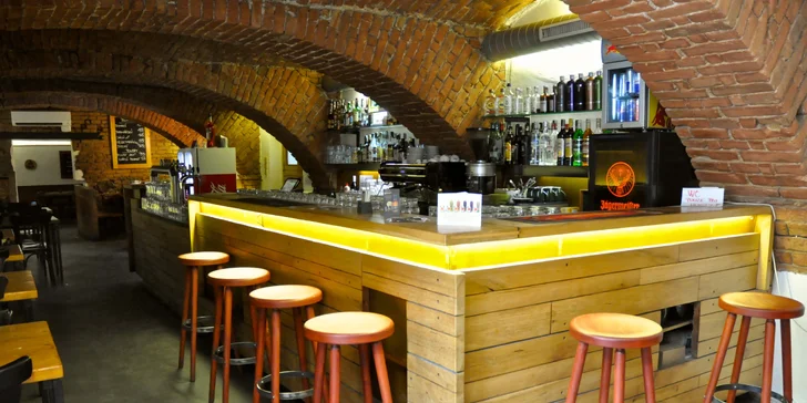 Restaurace se nachází kousek od centra na adrese Veveří 38. 