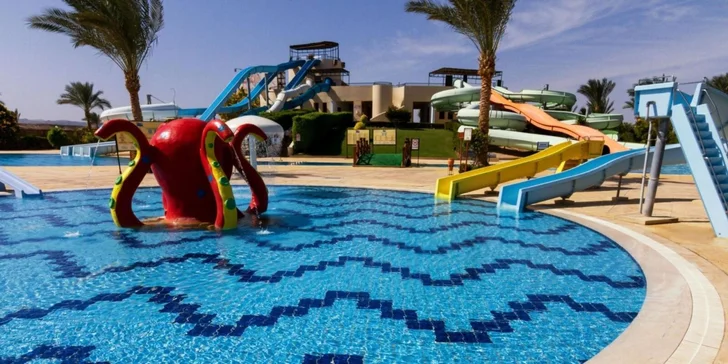 Oblíbený aquapark plný tobogánů a divokých řek spolehlivě zabaví dospělé i nejmenší návštěvníky na dlouhé hodiny.
