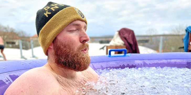 Kurz Wim Hof metody: příprava na noření těla do ledu s dechovými cvičeními i dobrovolný ponor