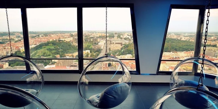 Ten vylepšíte ještě návštěvou observatoře, která je ve výšce 93 metrů nad zemí.