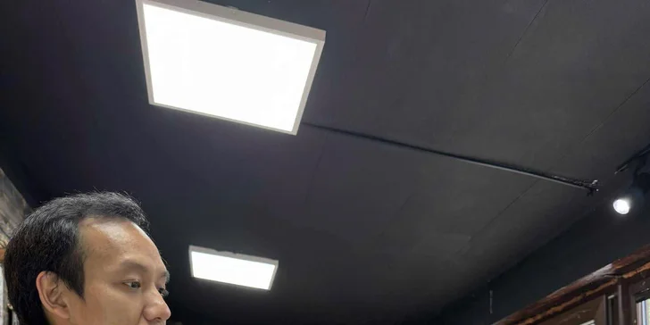 Součástí procedury je mytí vlasů i finální styling.