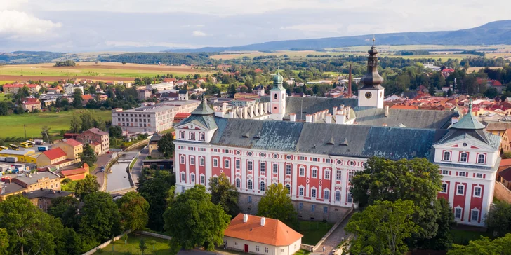 A vyrazit můžete i do historického Broumova, je to pár minut autem.