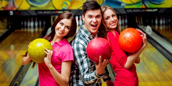 Hodina aktivní zábavy pro partu či rodinu: Bowling až pro 8 hráčů