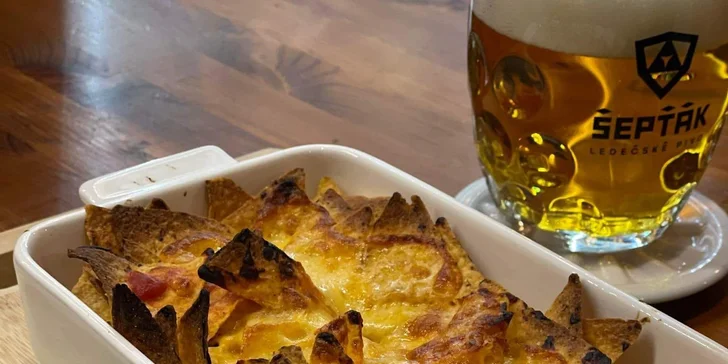 Na čepu tu mají několik druhů piv, v menu klasické české pochutiny, italskou pinsu a dobroty k pivu.