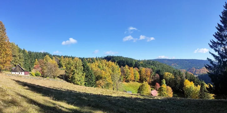 Priamo pri penzióne vedie cyklotrasa spájajúca Čierny Důl, Vrchlabí a Strážné.