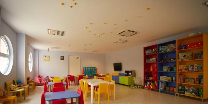 Pro děti je připraven miniklub, hřiště i bohatý animační program.
