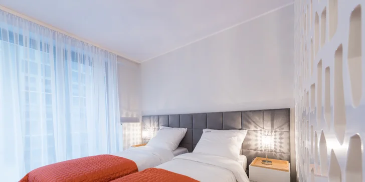 K dispozícii sú priestranné štúdiá aj apartmány s jednou alebo dvoma samostatnými spálňami.