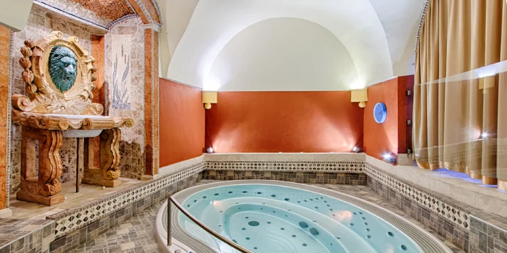  60 minut pak strávíte v luxusní privátní vířivce neboli Římské lázni. 