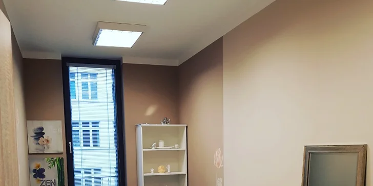 Salon je v prostorách kliniky Meridian.