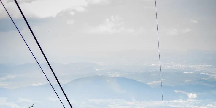 Těšte se na přímý přístup k nejdelší panoramatické lanovce ve Slovinsku a rozmanité zážitky v každém ročním období.