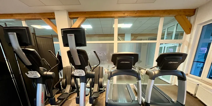 Obě metody spojují výhody aerobního cvičení s inovativními technologiemi pro maximální efekt.