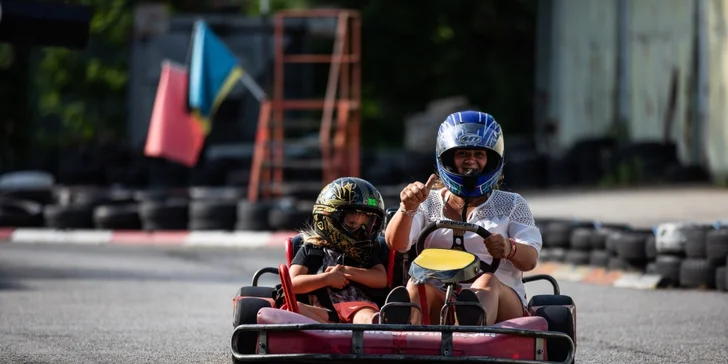V nabídce je také jízda v dvousedadlové motokáře. 