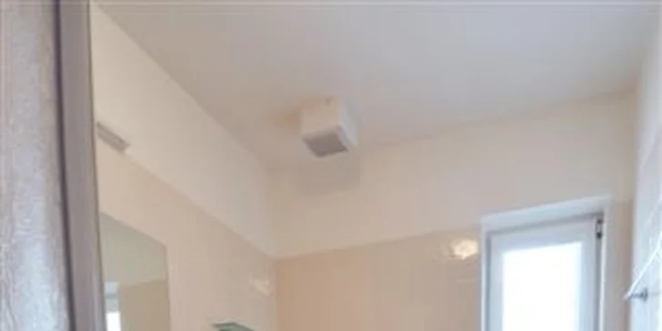Každý pokoj má vlastní koupelnu, WC i televizi.