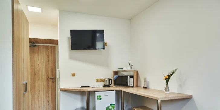 Ubytovaní budete v izbách s vlastnou kúpeľňou a minikuchynkou....