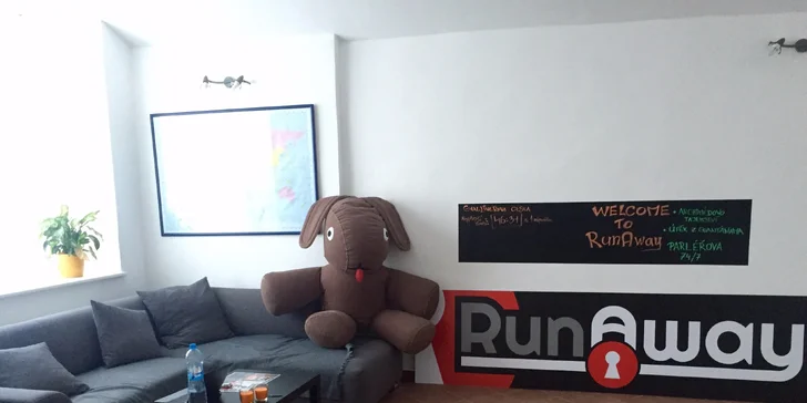 Na recepci přijďte o deset minut dříve, ať máte na hru celou hodinu.