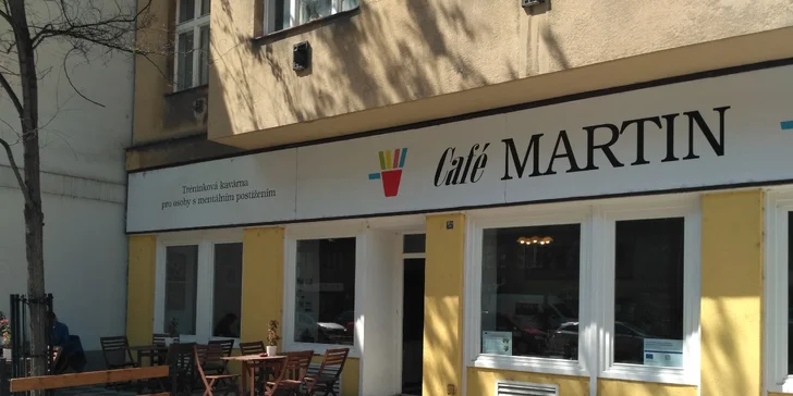 Posedět můžete uvnitř nebo na venkovní zahrádce. 