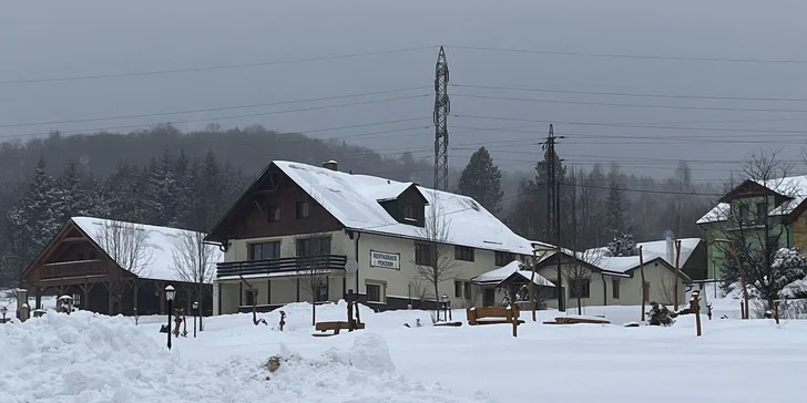 Daleko to nebudete mít ani za lyžováním.