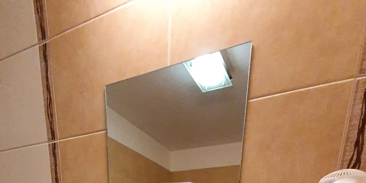 K dispozici je fén, šampon a tělové mýdlo.