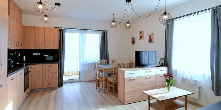 Každý apartmán má svůj osobitý charakter a vybavení, které uspokojí páry, rodiny s dětmi, seniory i cestovatele se čtyřnohými parťáky. 