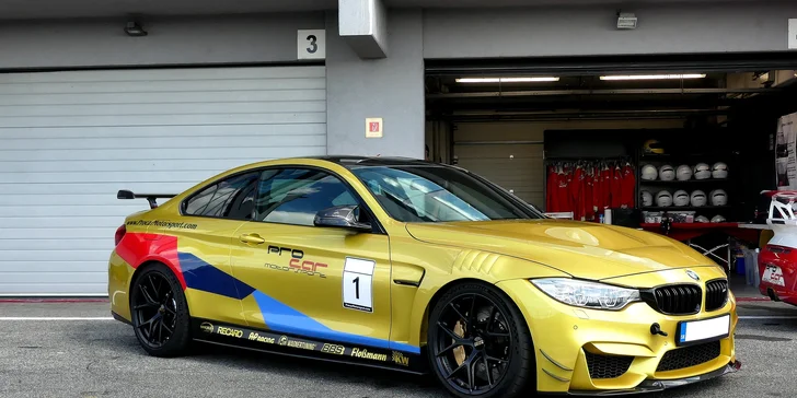 BMW M4 CS