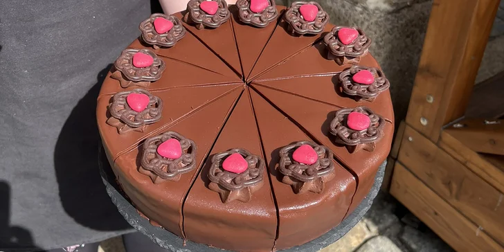 Na seznamu najdete také dorty se šlehačkou a ovocem.
