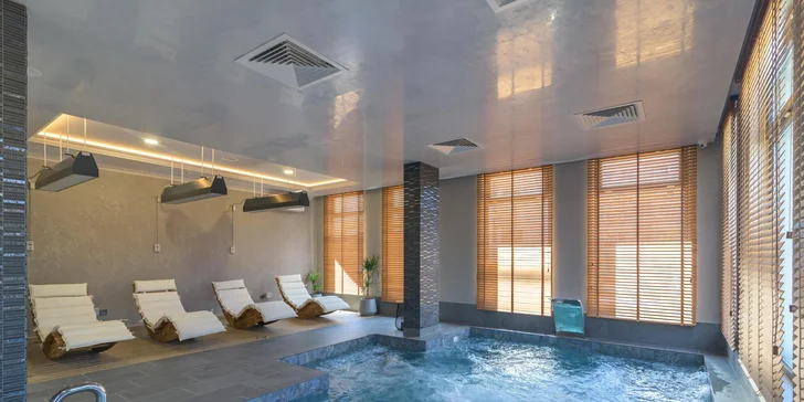 Pro milovníky relaxace je k dispozici spa centrum s vnitřním bazénem a vířivkou (za poplatek).