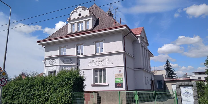 Technika vychází z principů tradiční čínské medicíny a provádí se pomocí nefritové destičky.